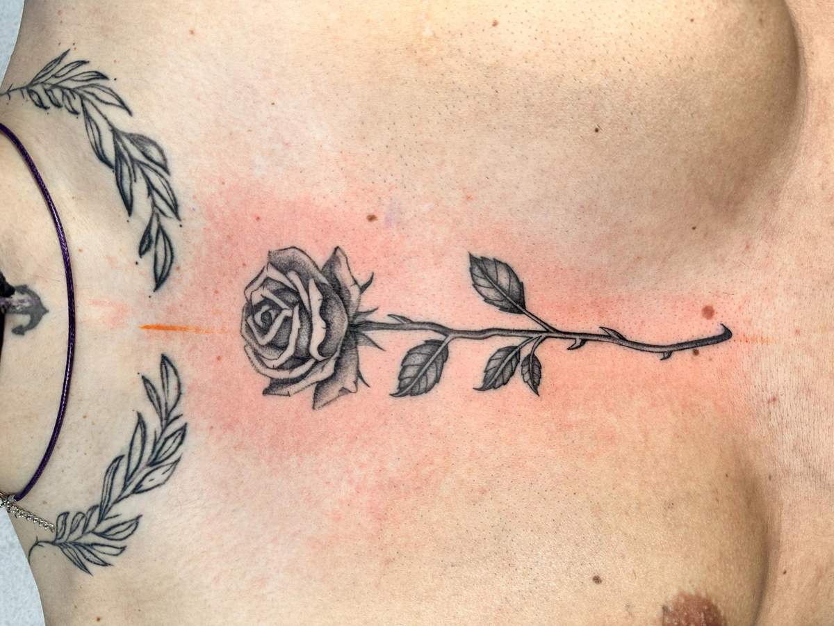 realismo blackwork botanico_